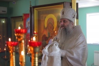 Митрополит Артемий совершил Божественную литургию в храме Блаженной Матроны Московской в поселке Березовка