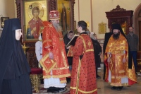 Митрополит Артемий возглавил Божественную литургию в Петропавловском женском монастыре в Фомину Неделю