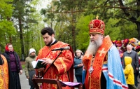 В день Радоницы правящий архиерей совершил панихиду на Центральном кладбище Хабаровска