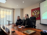 Хабаровский священник провел лекцию для судебных приставов