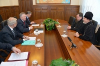 Протоиерей Всеводод Чаплин нанес официальный визит губернатору Хабаровского края
