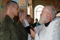 20 воинов-десантников приняли таинство крещения в хабаровском храме св. Даниила Московского