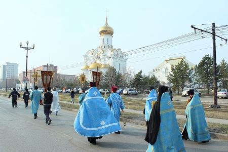 Крестный ход в Железнодорожном районе Хабаровска объединил верующих горожан
