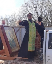 В день памяти святой блаженной Матроны Московской прошел автомобильный Крестный ход по поселку Березовка