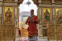 В Неделю святых жен-мироносиц митрополит Артемий возглавил Божественную литургию в Спасо-Преображенском кафедральном соборе
