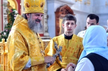 Митрополит Хабаровский и Приамурский Игнатий и архиепископ Виленский и Литовский Иннокентий совершили Божественную литургию в Спасо-Преображенском кафедральном соборе г.Хабаровска. 8 сентября 2013 года