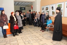 Открытие фотовыставки о жизни Свято-Петропавловского женского монастыря в холле кинотеатра 