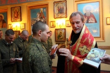 Правящий архиерей совершил крещение 17-ти военнослужащих срочной службы. Храм великомученика Димитрия Солунского. 1 ноября 2014 года