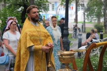 О семейном счастье помолились верующие в центре Хабаровска 8 июля 2022 года